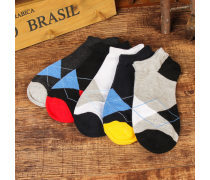 今夏必buy！潮流襪子新風尚，穿出你的個性態度